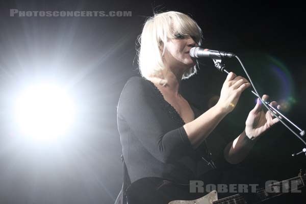 THE RAVEONETTES - 2014-11-06 - PARIS - Cabaret Sauvage -  Sharin Foo